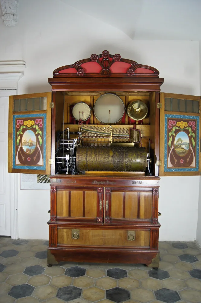 Muzeum v Šumperku vystavuje orchestrion, který byl po padesáti letech znovu přiveden k životu