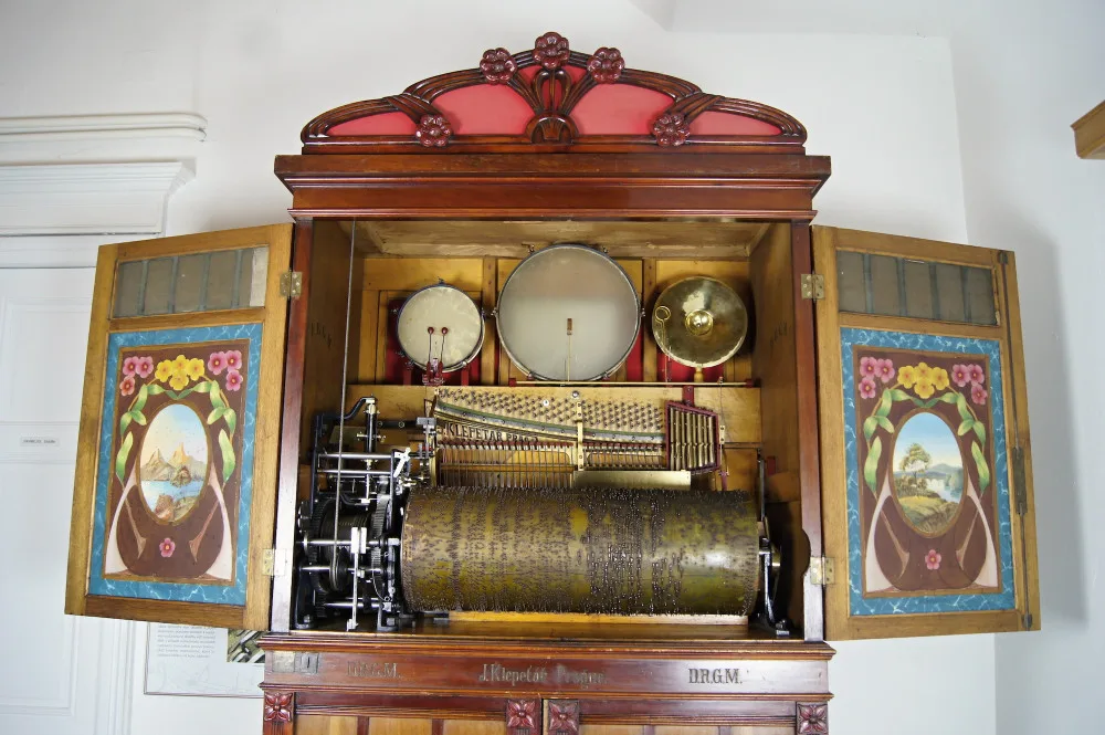 Muzeum v Šumperku vystavuje největší český orchestrion. Ten byl po padesáti letech znovu přiveden k životu