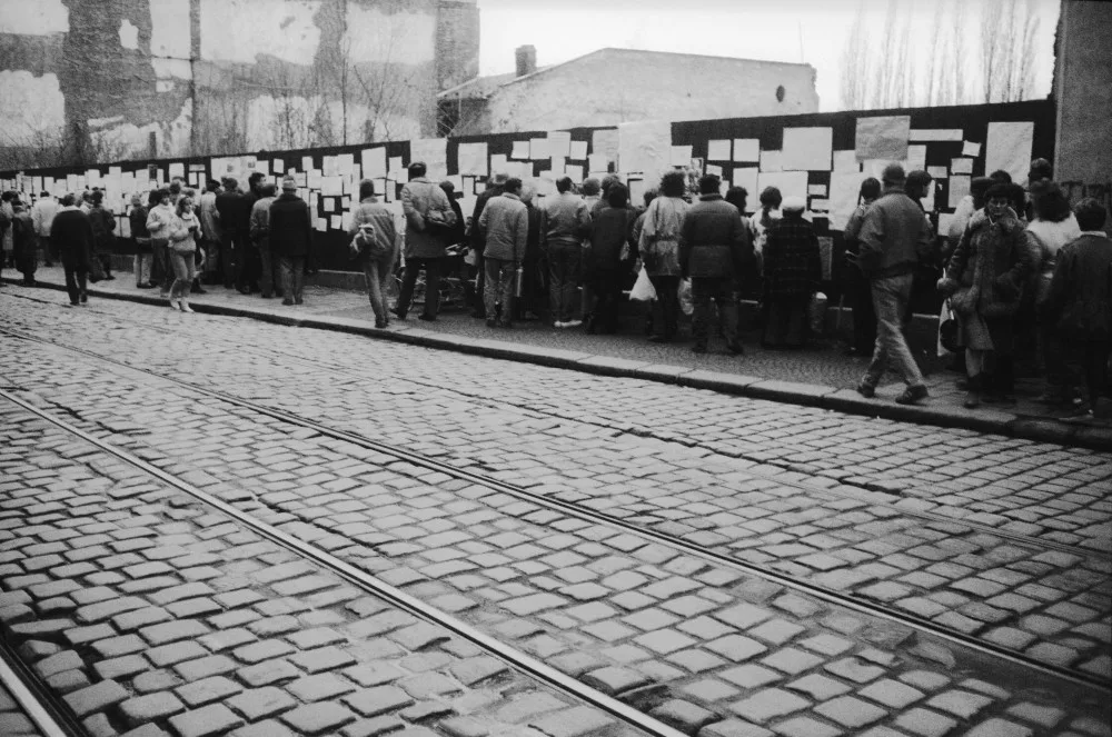 VIDEO A FOTO: Sametová revoluce v Olomouci aneb plné náměstí, papírové krabice a Havel