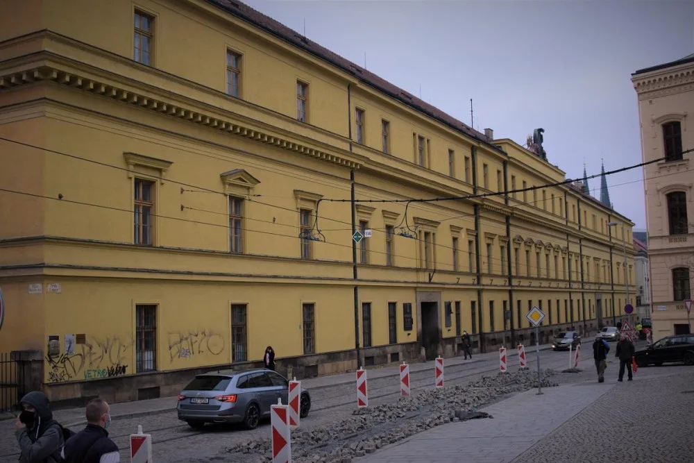 Vláda projedná návrh na prodej Hanáckých kasáren v Olomouci