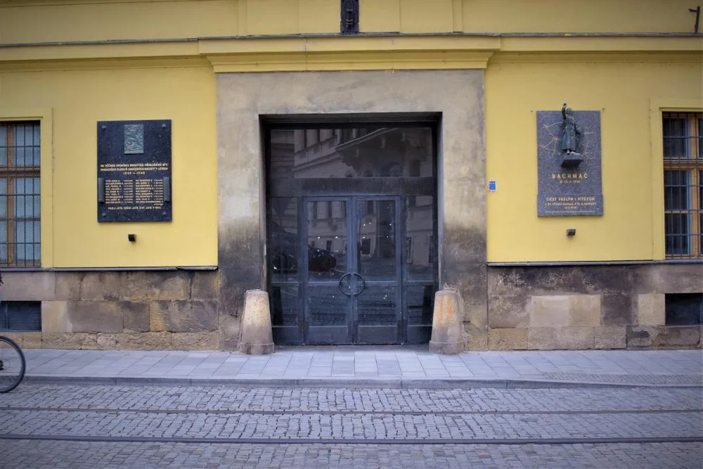 Vláda projedná návrh na prodej Hanáckých kasáren v Olomouci