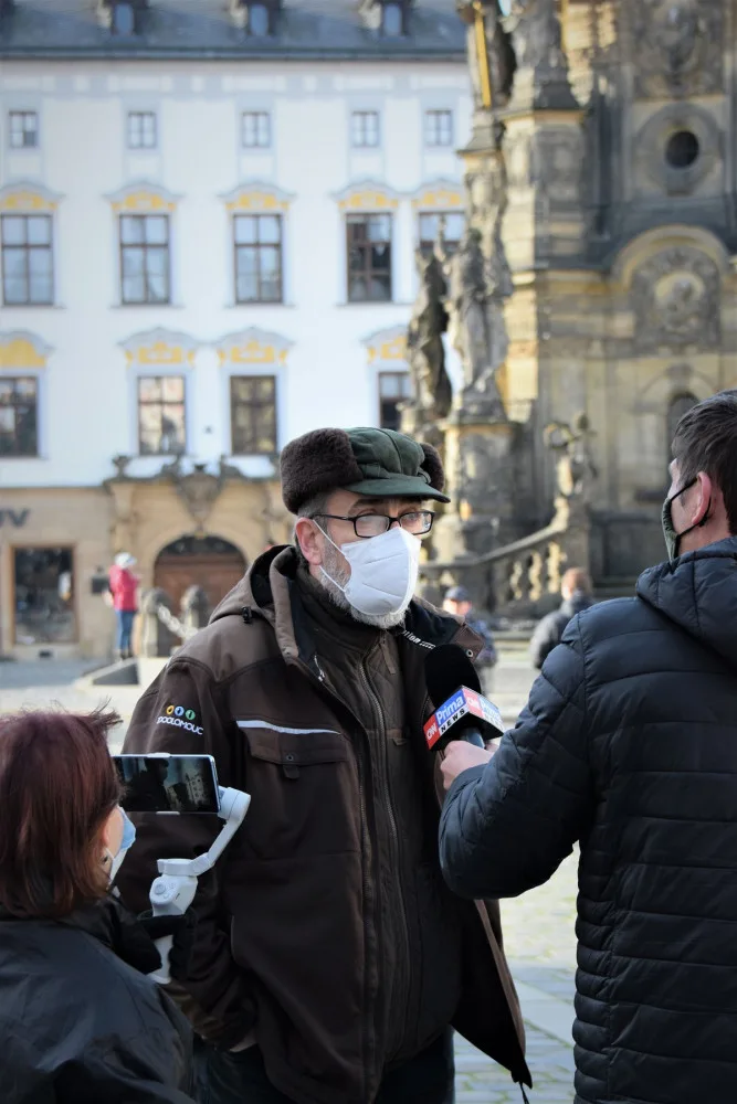 FOTO/VIDEO: Na olomouckém Horním náměstí již stojí vánoční stromeček. Jak se vám líbí?