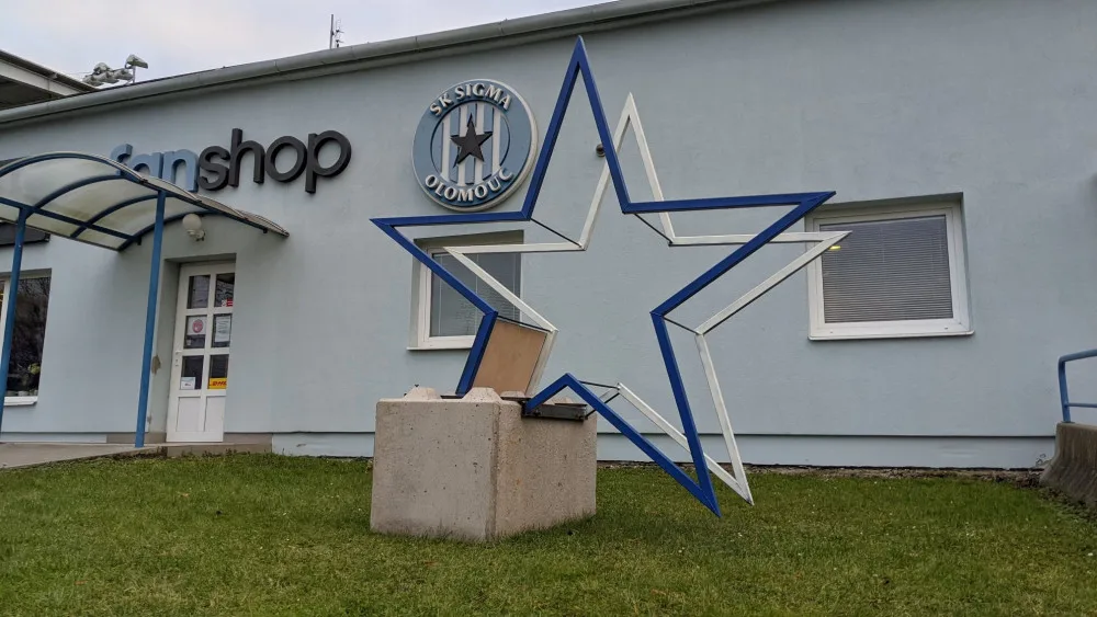 Čtvrtá hvězda u Androva stadionu