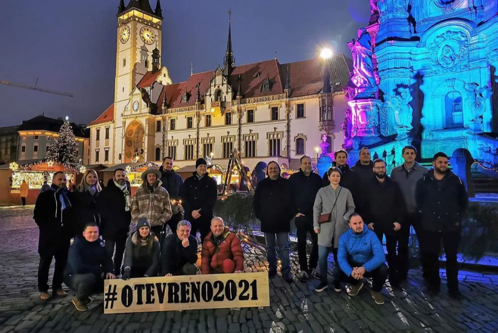 VIDEO: Olomoučtí restauratéři a šéfkuchaři na náměstí poděkovali svým hostům za podporu