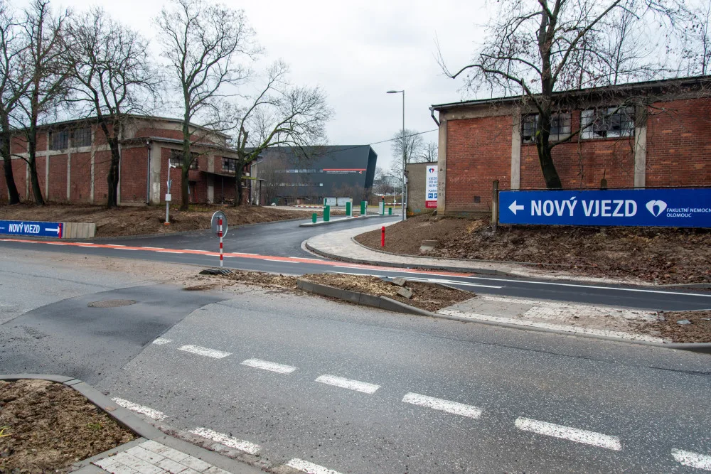 Obyvatelé ulic okolo FNOL mohou žádat o parkovací místa zdarma v areálu nemocnice