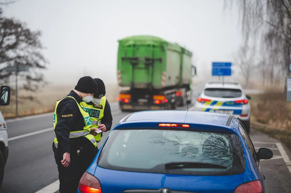 Policie hlídá hlavní i méně důležité cesty v Olomouckém kraji.