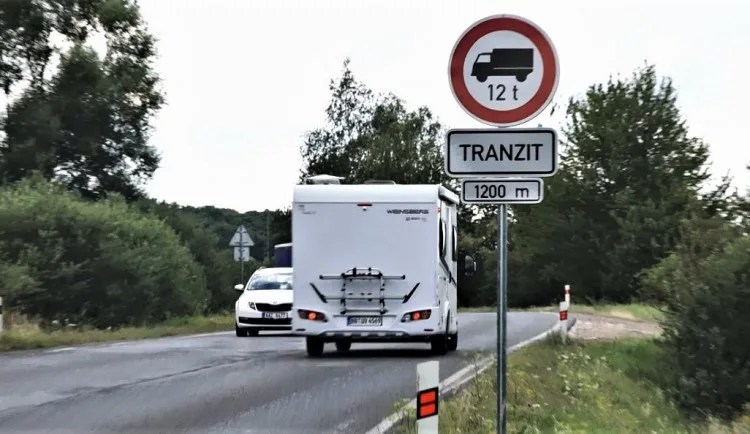 size3-1591697060328-231-tranzitni-dopravu-nad-12-tun-omezil-plzensky-kraj-na-sve-silnici-vedouci-z-plzne-do-nyran