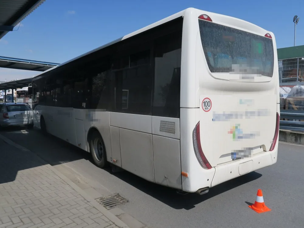 Řidič autobusu nadýchal téměř čtyři promile. Boural na dvou místech v Olomouci