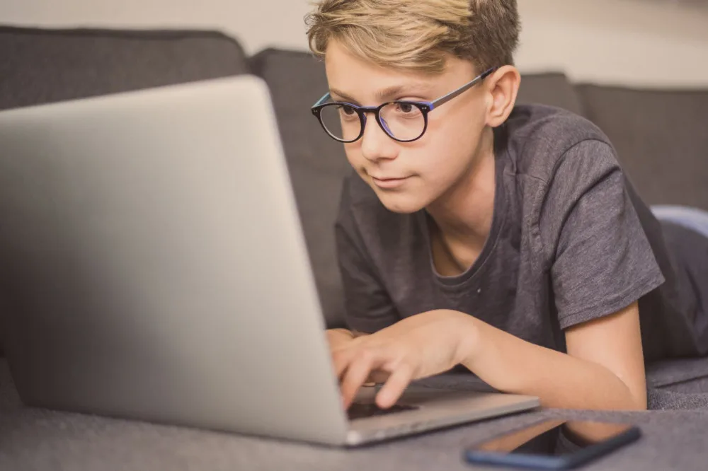 Učíme se online. Charita Olomouc vyhlásila sbírku PC vybavení pro rodiny a děti v nouzi
