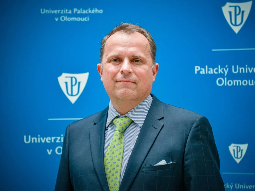 Nový rektor nastupuje na univerzitu s novým týmem. Jmenoval ho prezident