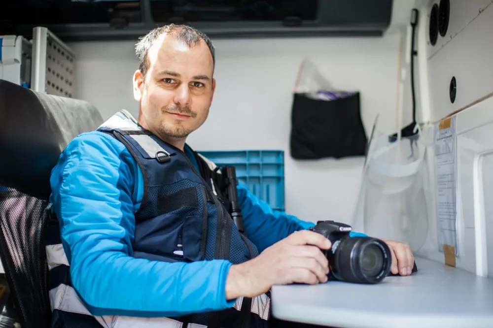Mám dobrý pocit, když objevím stopu vedoucí k odhalení pachatele, říká kriminalistický technik Jiří Černěnko