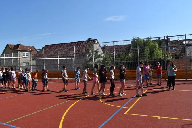 Vrahovice otevřely moderní sportovní hřiště. Přišlo na téměř tři miliony korun
