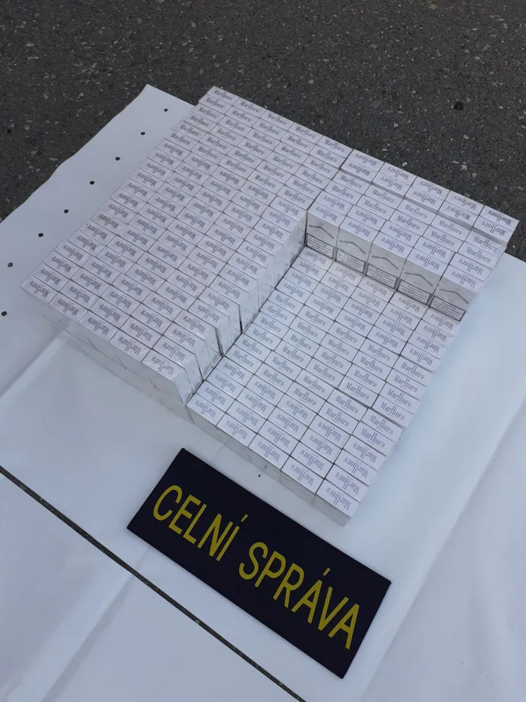 Třiasedmdesátiletá žena ve vlaku pašovala tisíce cigaret z Polska
