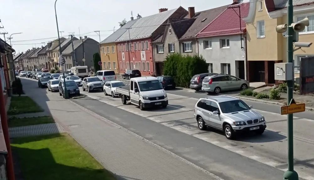 Daskabátu a obcím v okolí se raději vyhněte! Kvůli popraskané dálnici zde vypuklo dopravní peklo