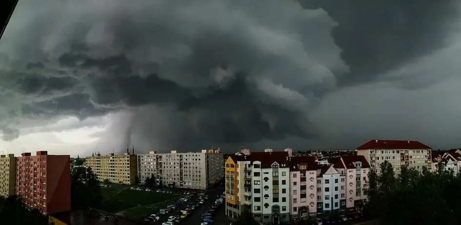 size4-16245635510444-60-apokalypsa-jizni-morava-zazila-tornado-nektere-obce-jsou-znicene
