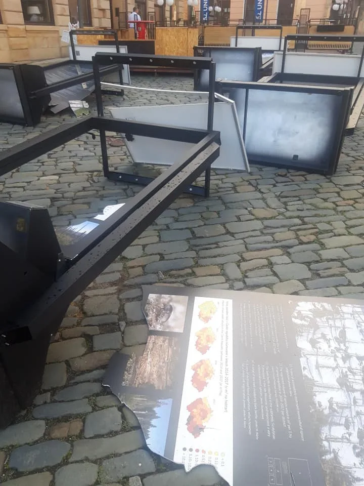 Olomouckým krajem se v noci přehnaly silné bouřky. Zastavily vlaky a auta. Voda ohrožovala i domy