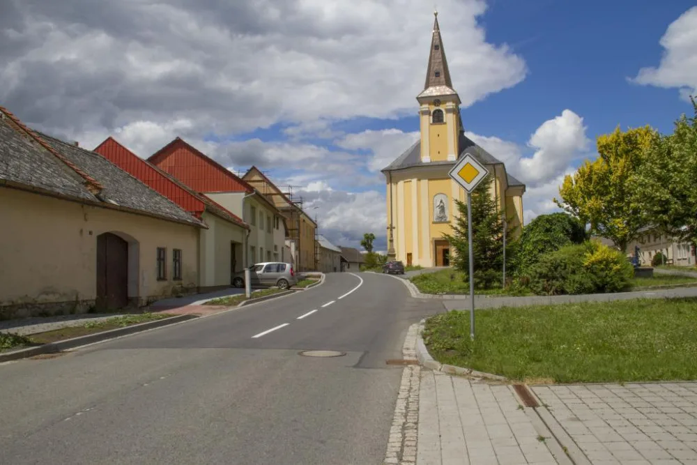Všechovice mají opravený průtah obcí. Náklady se vyšplhaly na čtyřiatřicet milionů.