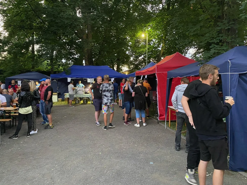 Vyprodané Pivní slavnosti zaujaly živými kapelami a pivem