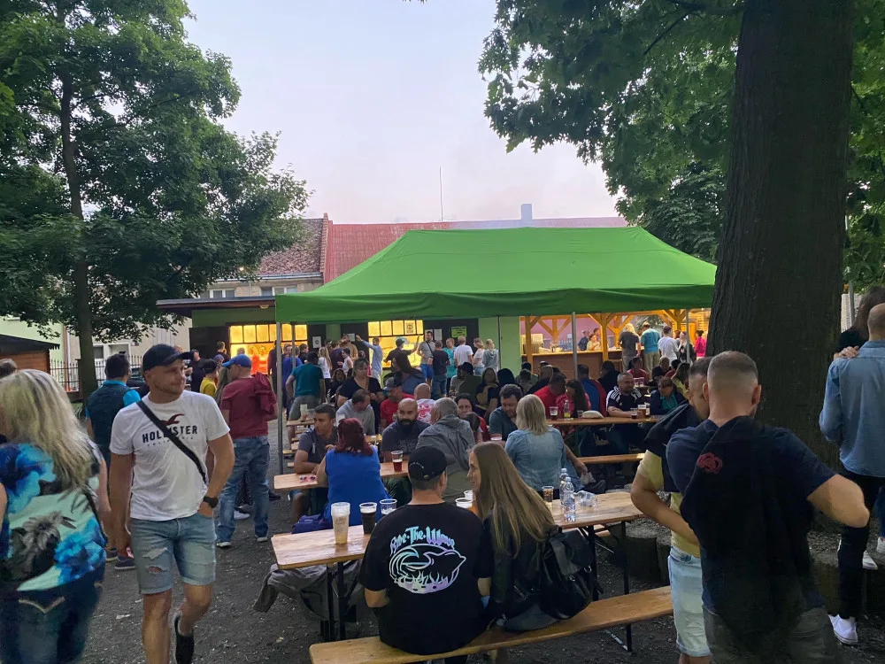 Vyprodané Pivní slavnosti zaujaly živými kapelami a pivem