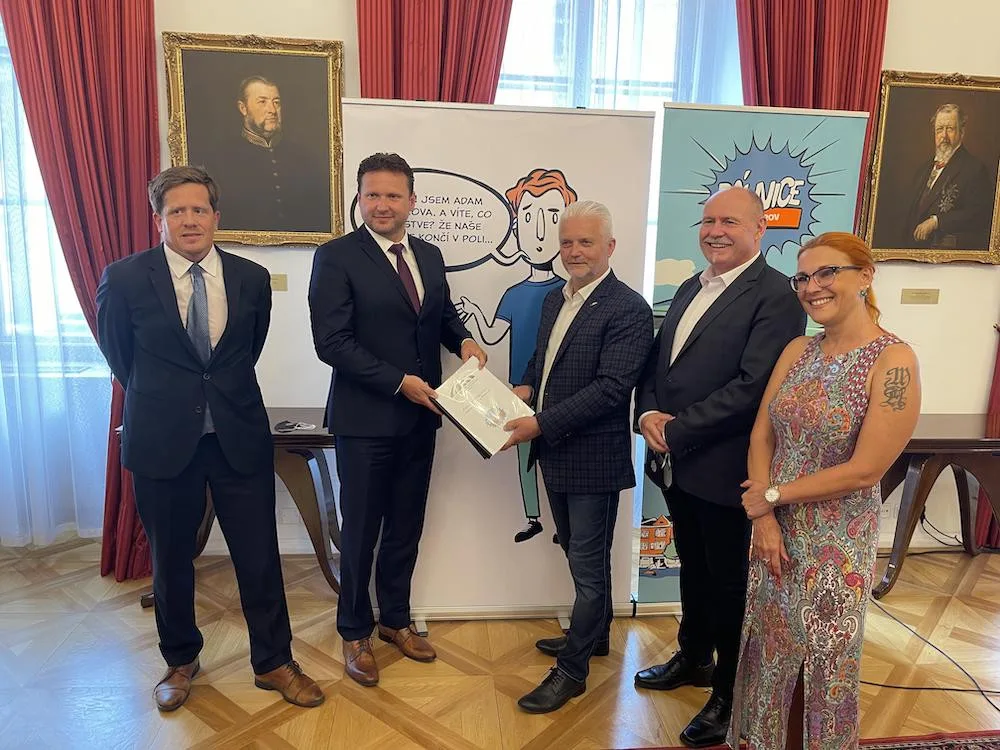 Petice za dostavbu dálnice D1 doputovala do poslanecké sněmovny.