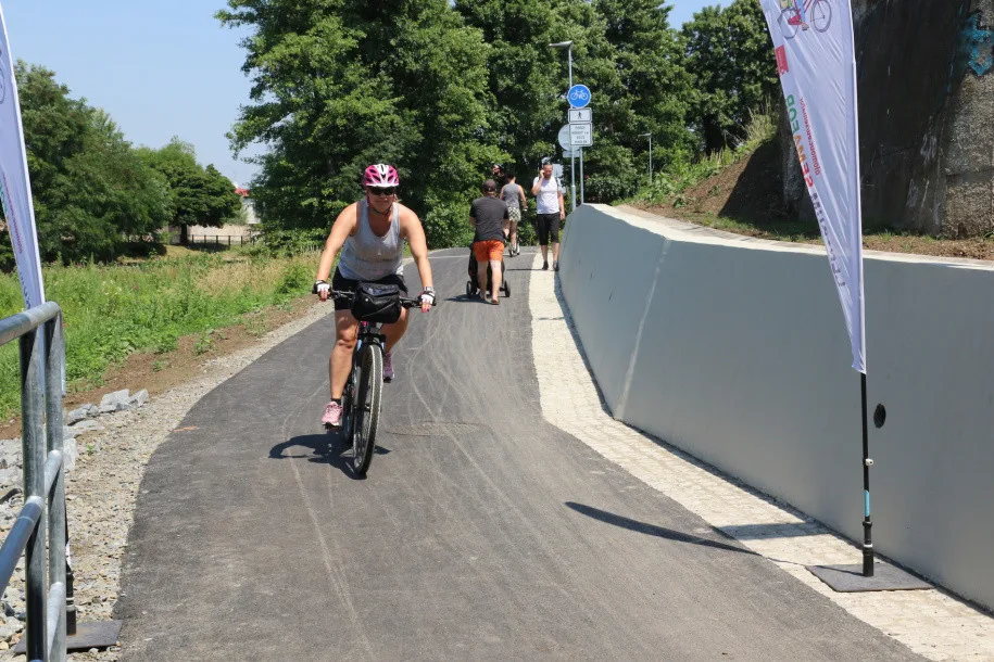 Nová cyklostezka v Hodolanech řeší nebezpečné přejíždění frekventované ulice