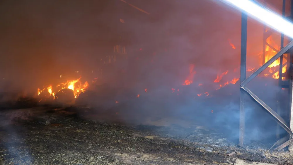 V Želatovicích hořel velkokapacitní seník. Škoda se může vyšplhat k deseti milionům korun