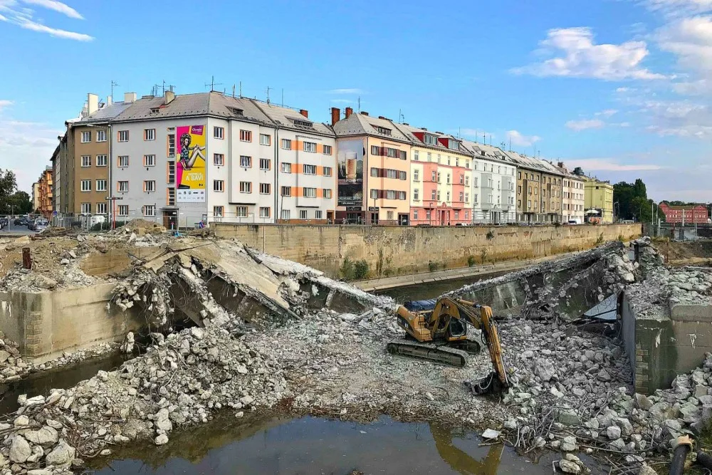 Demoliční práce a následná výstavba se rozběhly v širším centru Olomouce u řeky Moravy v roce 2018