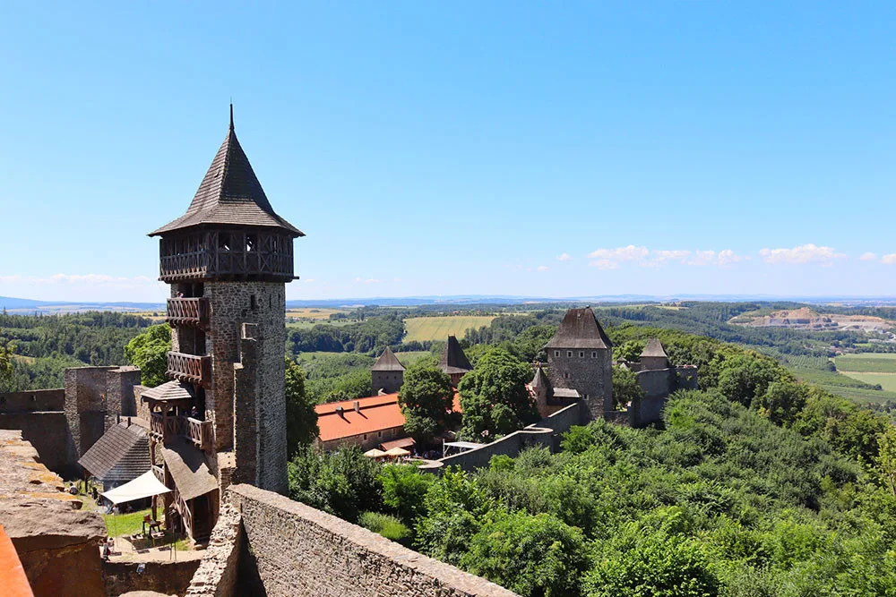 Hrad Helfštýn je jedním z turisty nejvíce navštěvovaných míst v Olomouckém kraji, veškeré vstupné  utržené za víkend poputuje na podporu hodonínské galerie