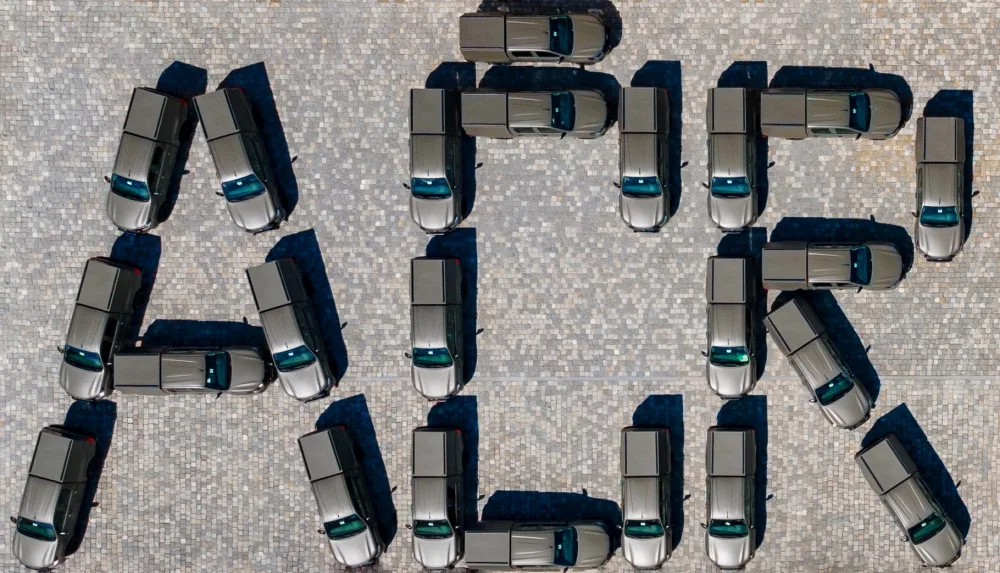 Vojáci si ve Štěpánově převzali první terénní Toyoty Hilux. Nahradí muzejní vozy UAZ