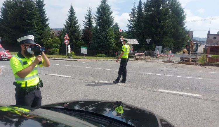 size3-16285184999122-152-ridici-az-do-patku-pozor-na-rychlost-policiste-ji-kontroluji-po-cele-zemi-mista-nejsou-predem-znama