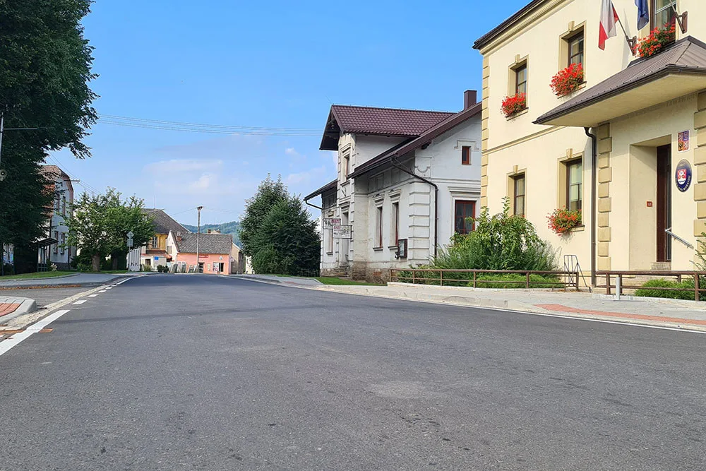 V Rudě nad Moravou má opravený úsek silnice téměř dva a půl kilometru. V okolí nové komunikace proběhla i částečná oprava chodníků