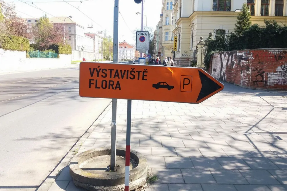 Dopravní značení navede řidiče na odstavné parkovací plochy nedaleko Výstaviště Flora Olomouc