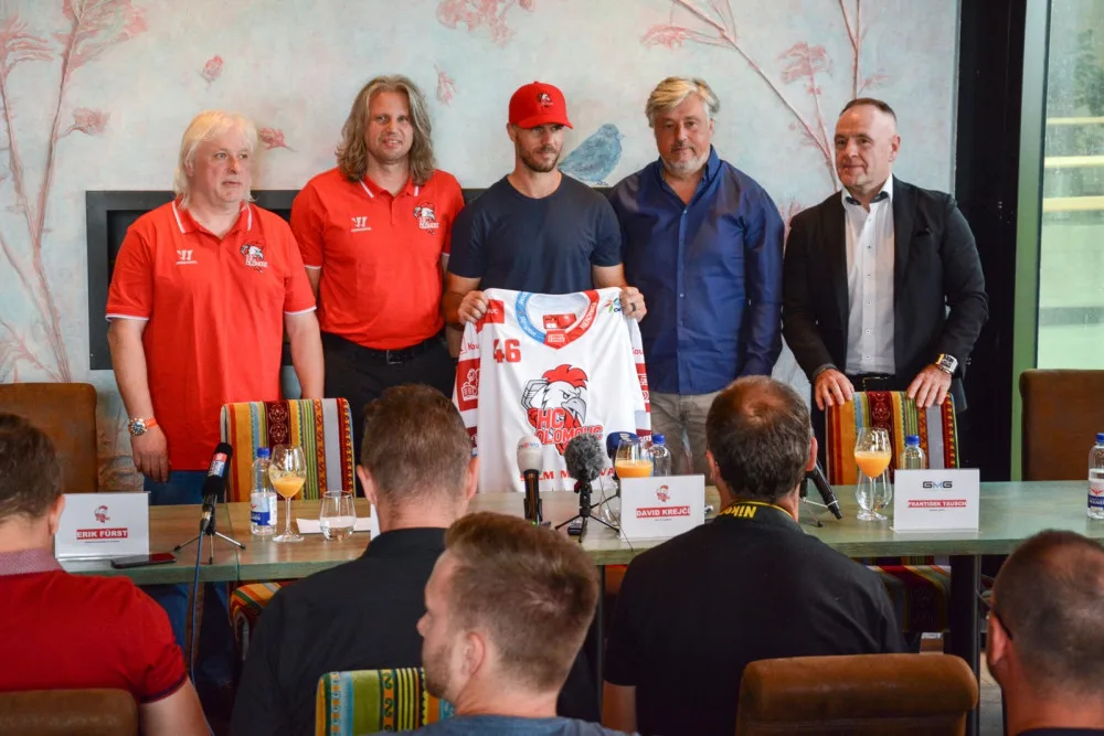 Krejčí nyní neplánuje návrat do NHL. Poprvé chce za Olomouc hrát v září