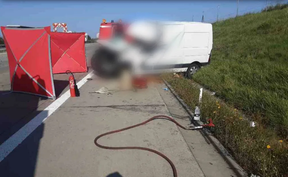 Po tragické nehodě je dálnice na Ostravu u Bělotína uzavřena. Zemřel řidič dodávky