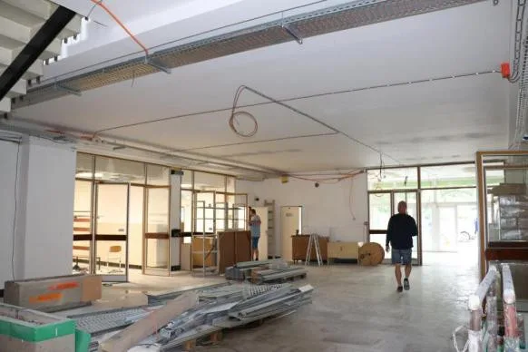 Žákům přerovské ZŠ Trávník začne školní rok později. Kvůli úklidu po rekonstrukci