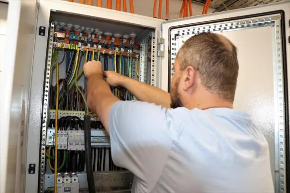 Žákům přerovské ZŠ Trávník začne školní rok později. Kvůli úklidu po rekonstrukci