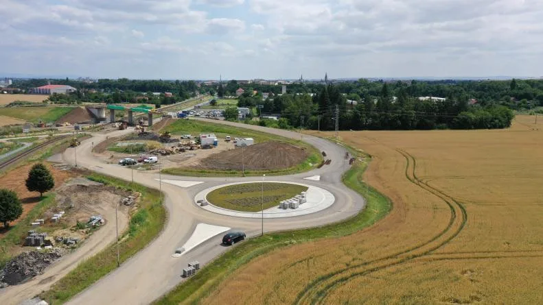 Řidič v Prostějově a Přerově si trochu oddechnou. Začne fungovat část obchvatu a opravené křižovatky