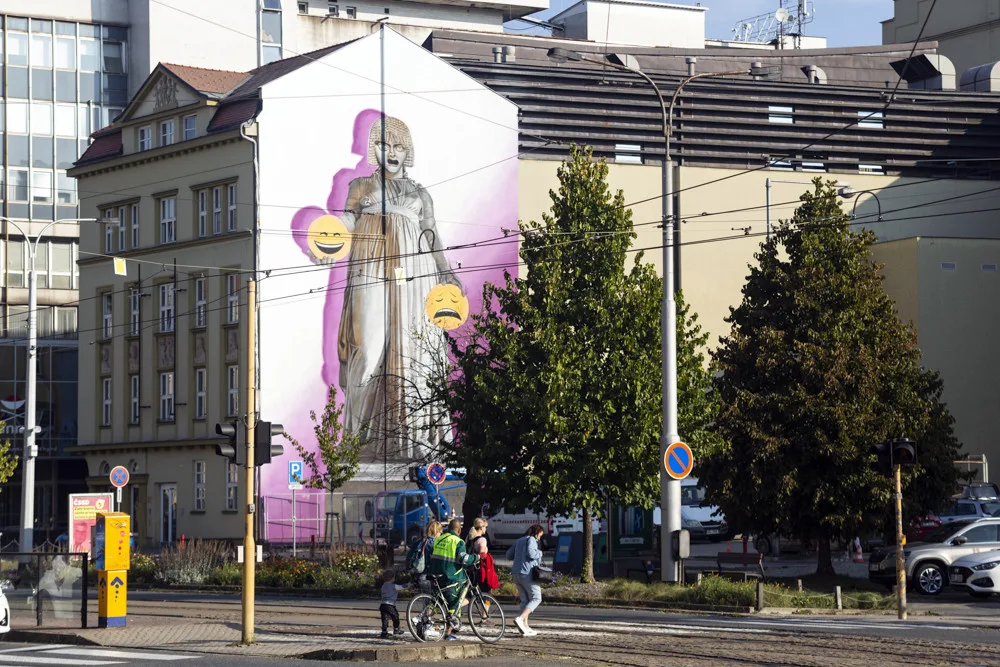 Dílo italského umělce Ozma má vyvolat diskuzi o umění ve veřejném prostoru