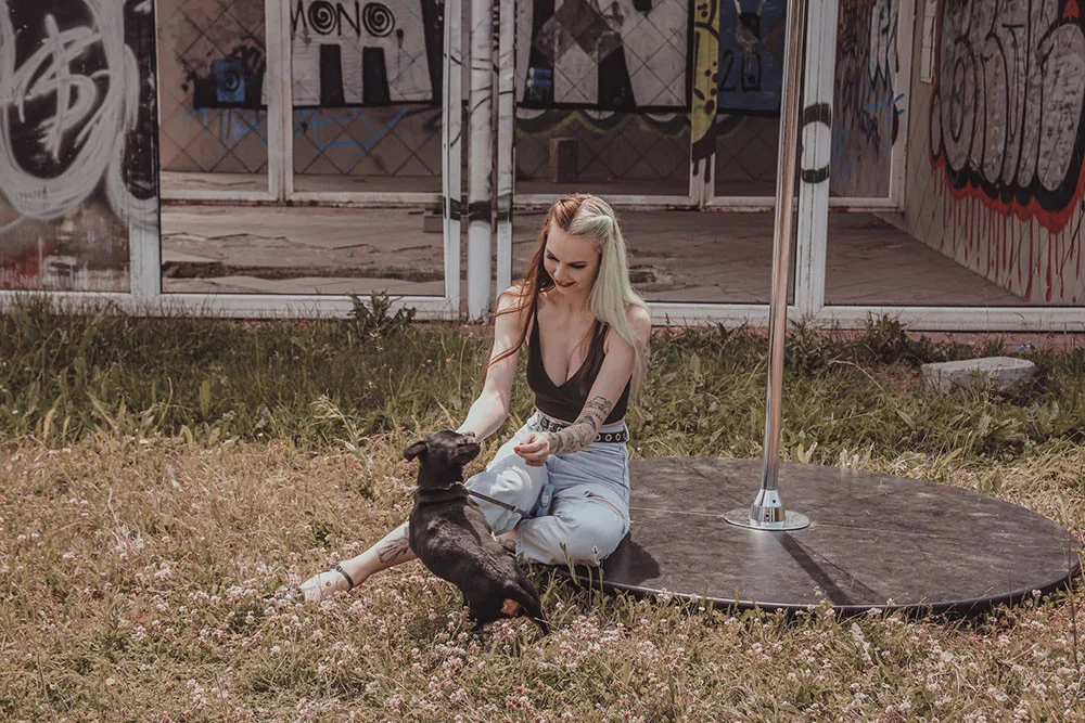 Snímky ze zákulisí focení plakátů Pole Dogs na pomoc psům z olomouckého útulku