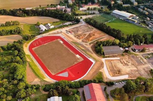 Ve Šternberku se otevřel moderní atletický stadion. Na zavlažování využije dešťovou vodu