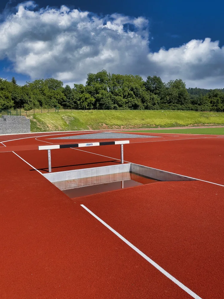 Ve Šternberku se otevřel moderní atletický stadion. Na zavlažování využije dešťovou vodu