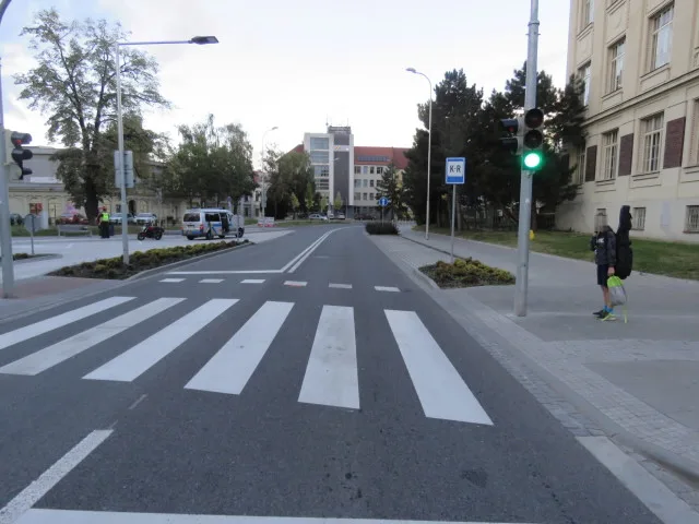 Policie hledá svědky nehody. Čtrnáctiletý cyklista skončil v Prostějově pod koly motorky