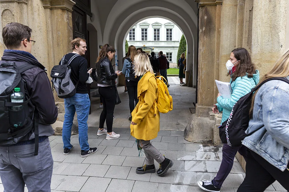 Olomoucká Univerzita Palackého má 4000 zaměstnanců, navštěvuje ji 23 tisíc studentů - ilustrační foto