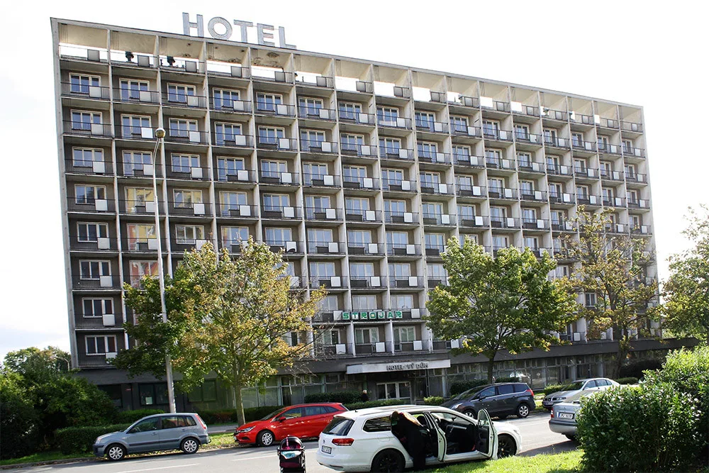 Hotelový dům Strojař je jednou z nepřehlédnutelných budov u centra Přerova. Budova ale už několik let nemá využití