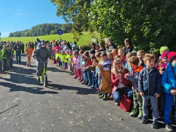 Dlouho očekávaná cyklostezka okolo Plumlovské přehrady je otevřená. Přišla na 31 milionů