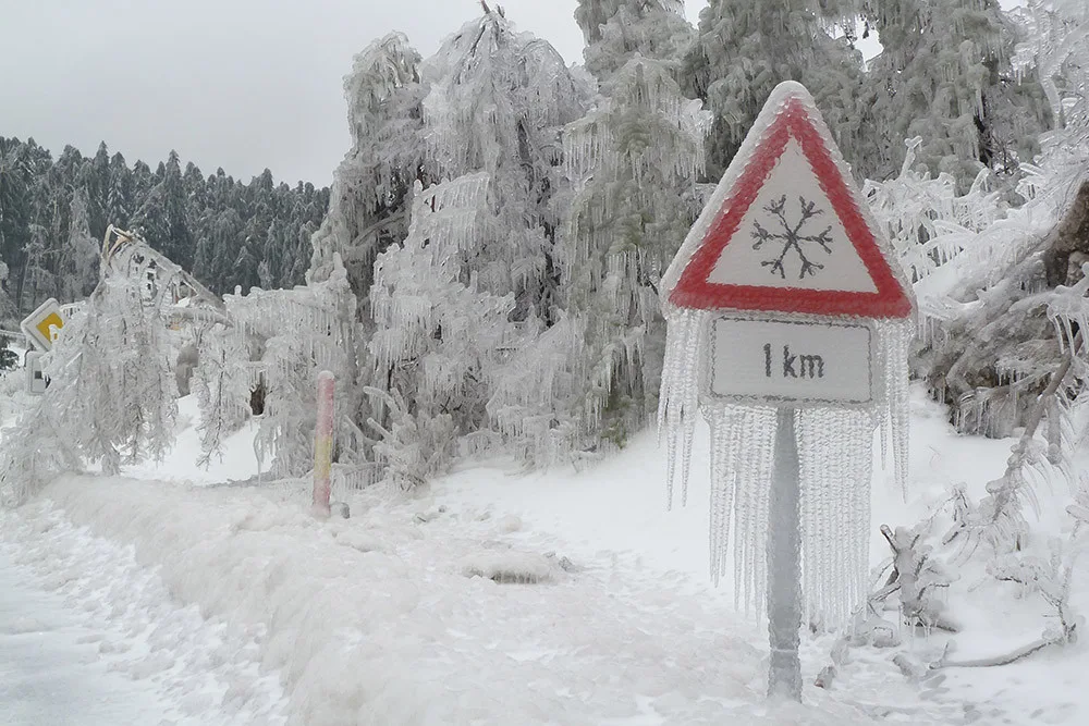 Výstava na katedře geografie Přírodovědecké fakulty Univerzity Palackého prezentuje práci meteorologů i extrémní počasí v oblasti Jeseníků