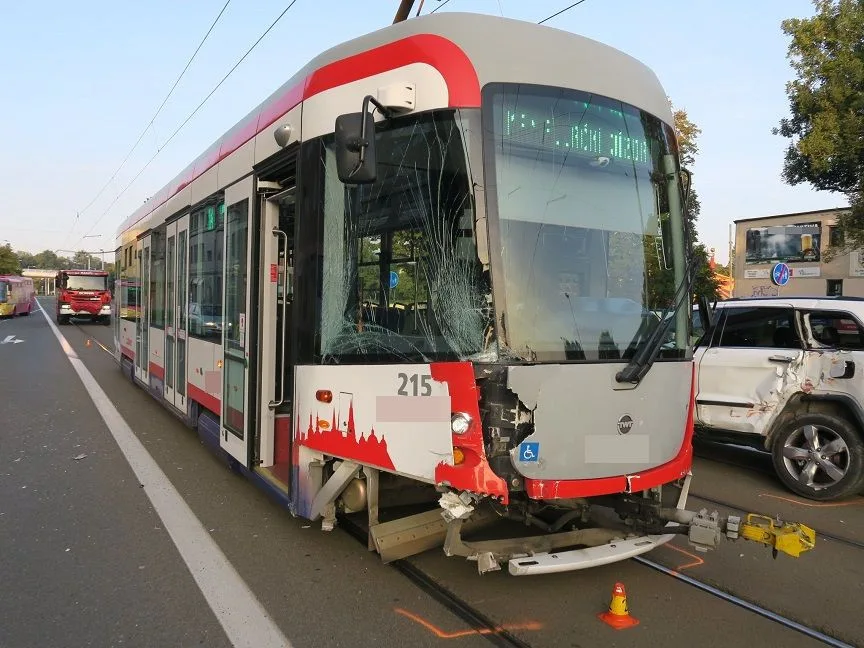 Opilá řidička nabourala v Olomouci tramvaj. Nadýchala 1,5 promile alkoholu
