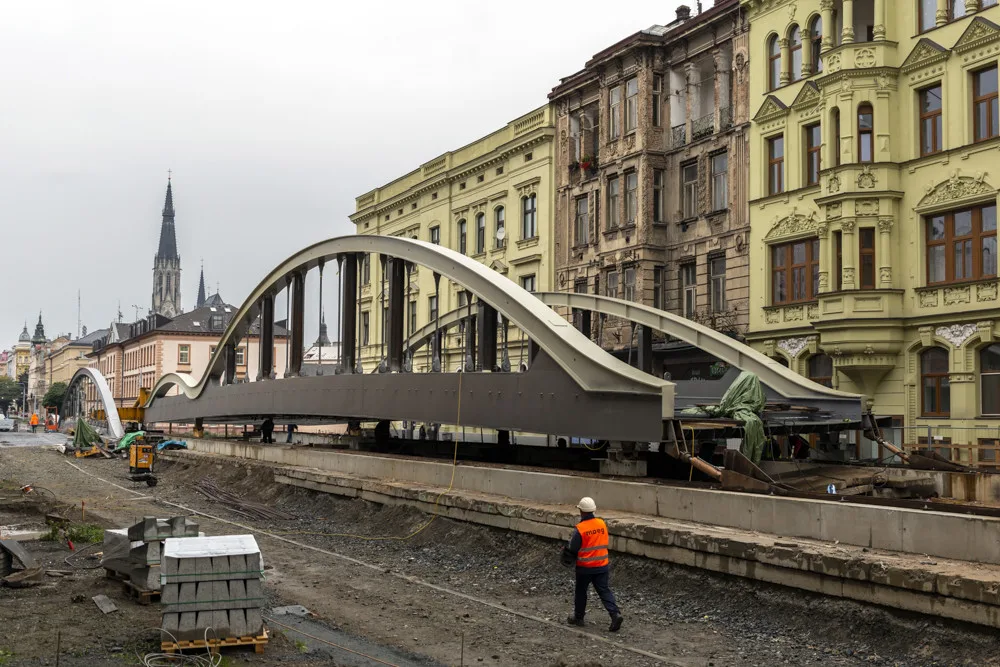 Přesun konstrukce mostu na Masarykově třídě v Olomouci má trvat okolo pěti dní