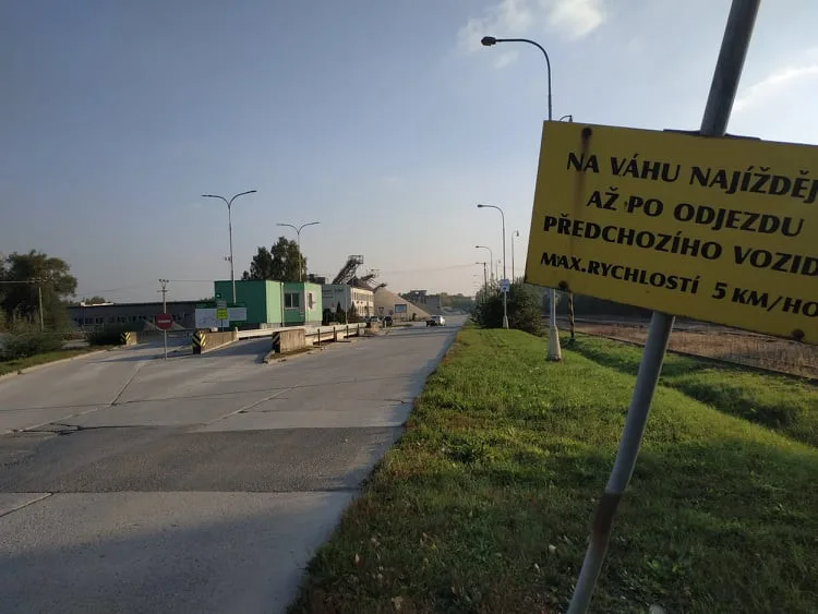 size4-16337099107737-124-obyvatele-tovacova-rozhoduji-v-referendu-o-pokracovani-tezby-hlasovaly-jiz-stovky-lidi