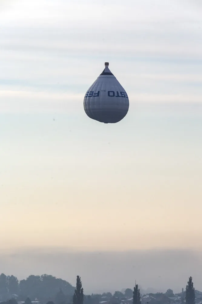 Obrácený balon zaujal obyvatele Olomouce, jedná se o propagační aktivitu německé průmyslové firmy